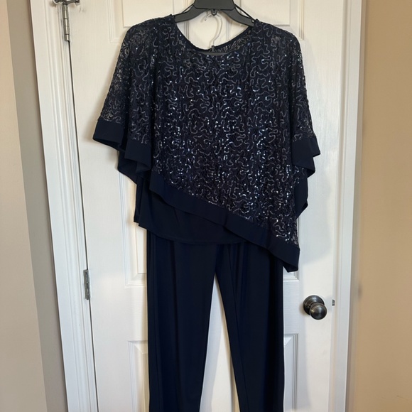 Sequined Poncho Overlay Top and Pants Suit size 14 - Picture 2 of 16